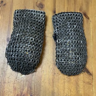 Chainmail mittens with hidden protection (1)