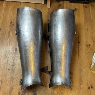 Gebrauchte anatomische Beinschienen aus gehärtetem Stahl